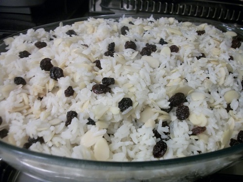 Arroz com nozes e passas
