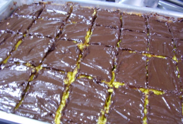 Bolo de cenoura com cobertura de brigadeiro