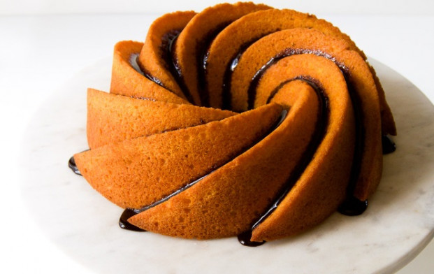 Bolo de cenoura com cobertura