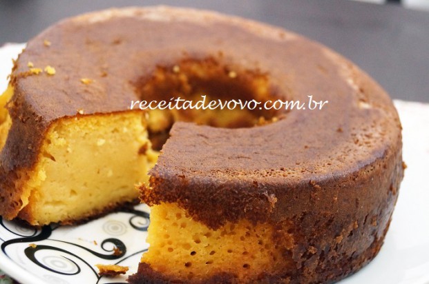 Bolo de fubá cremoso simples