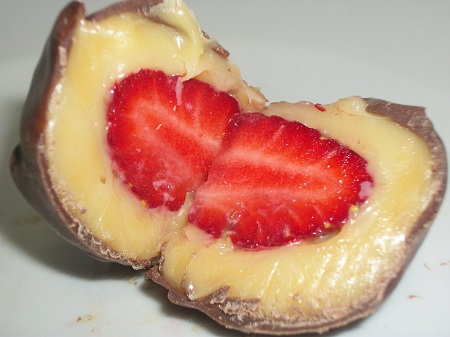 Bombom de chocolate com morango