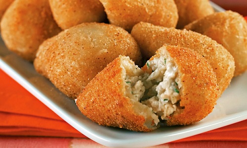 Coxinha com massa de milho