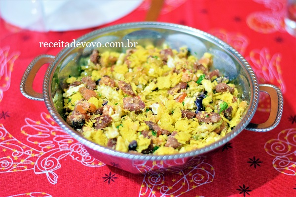 Farofa de bacon e linguiça