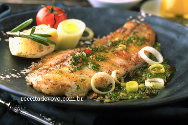 Filé de peixe com chimichurri