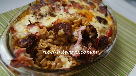 Macarrão de forno com carne