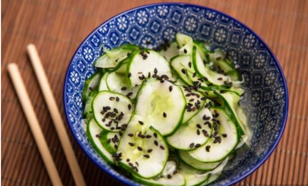 Salada sunomono