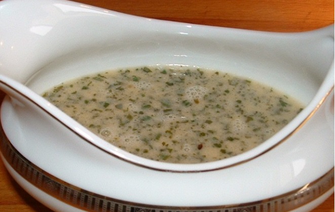 Molho Beurre Blanc com Manjericão