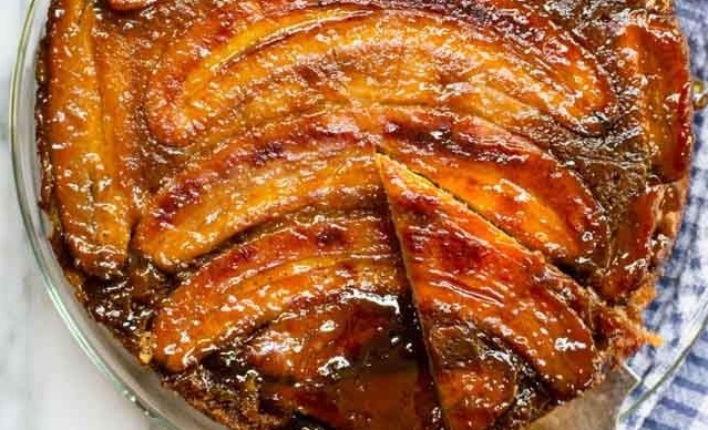 Bolo de banana caramelada de liquidificador