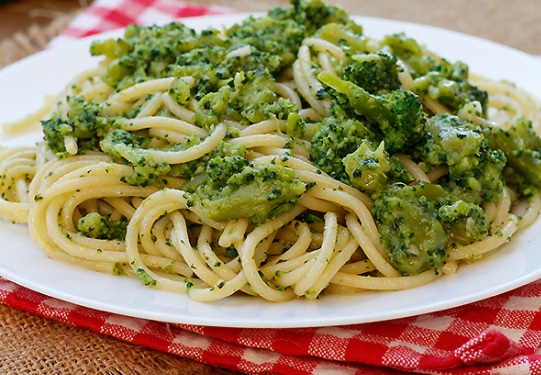 Macarrão com brócolis