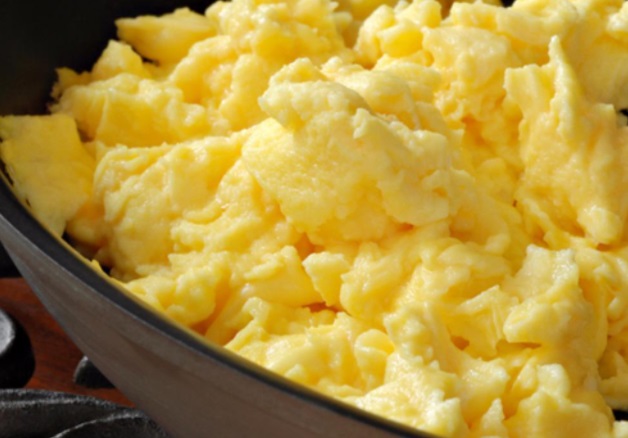 Ovos cremosos com Cheddar