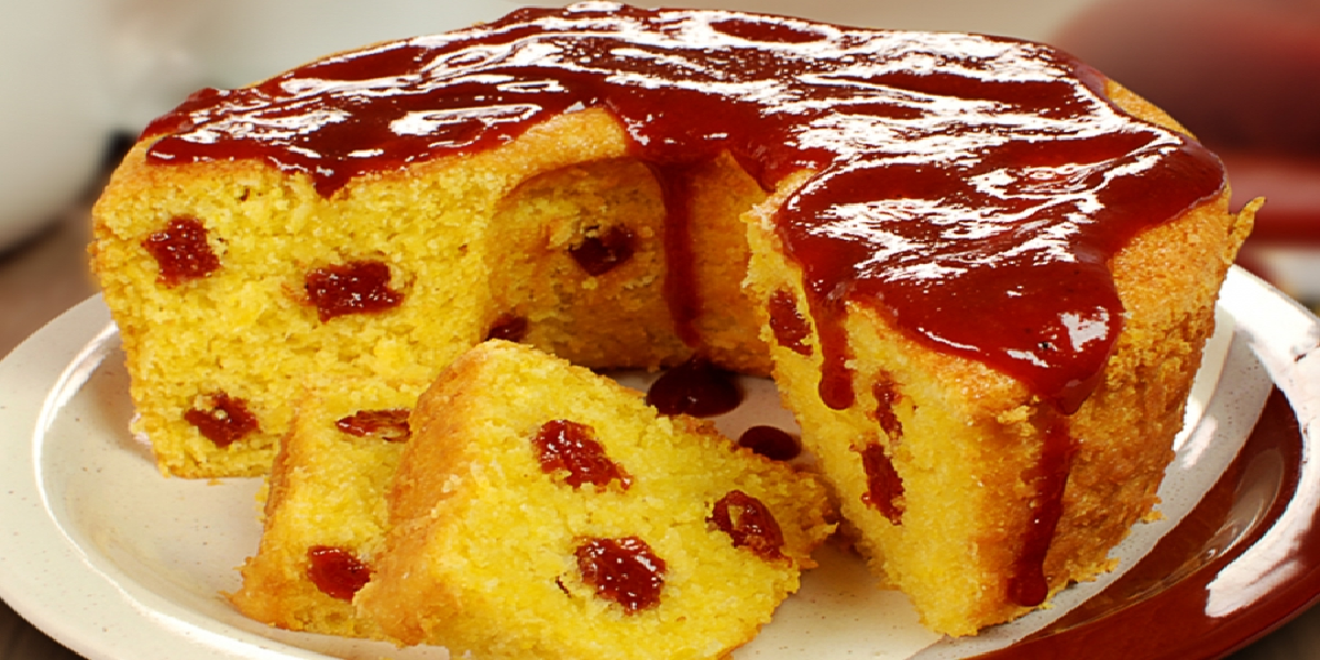 Bolo de fubá molhadinho com goiabada