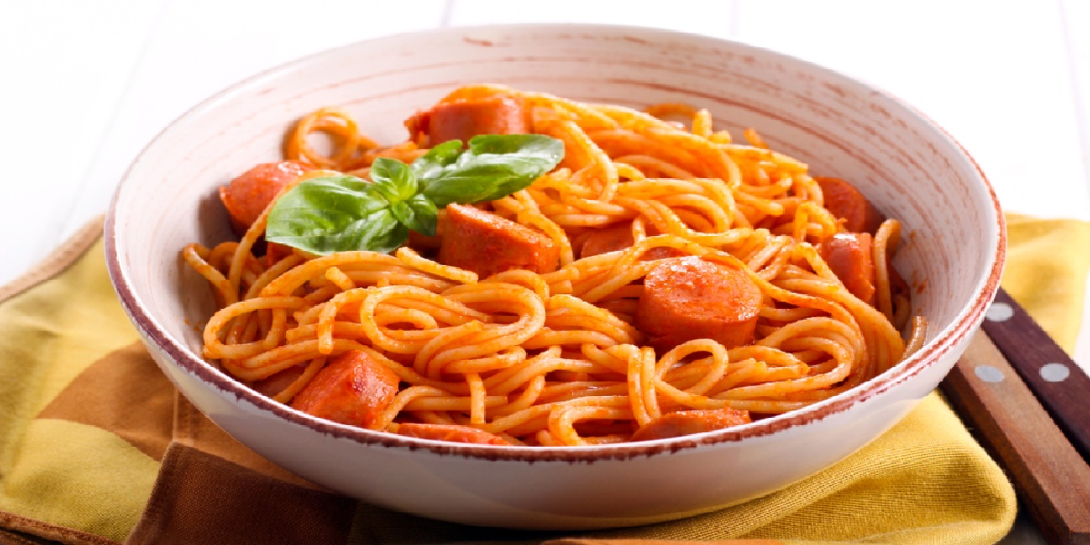 Macarrão com salsicha
