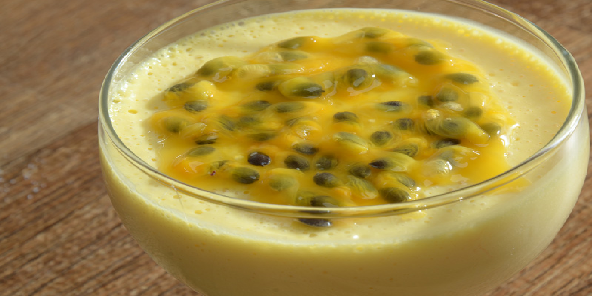 Mousse de maracujá com leite condensado