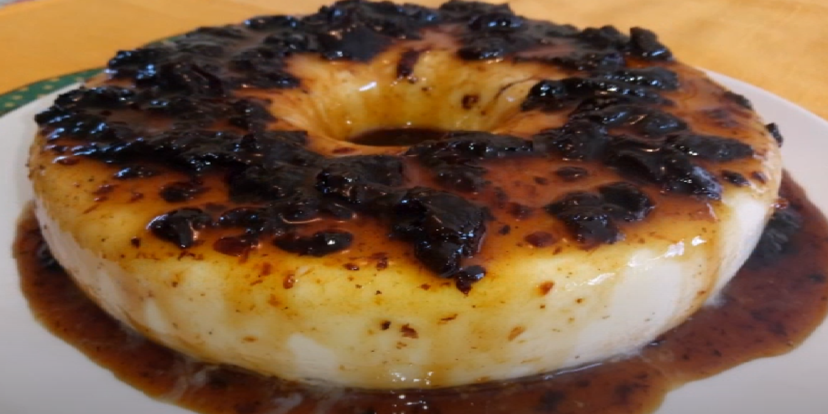 Pudim cremoso de ameixa