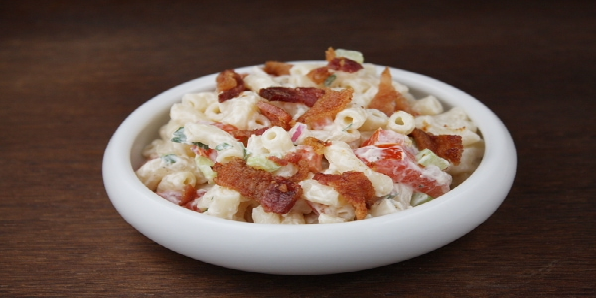 Salada de macarrão com bacon