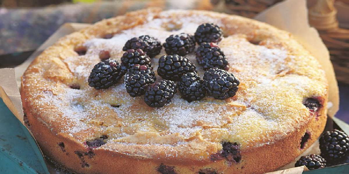 Receita de Bolo de amora com iogurte