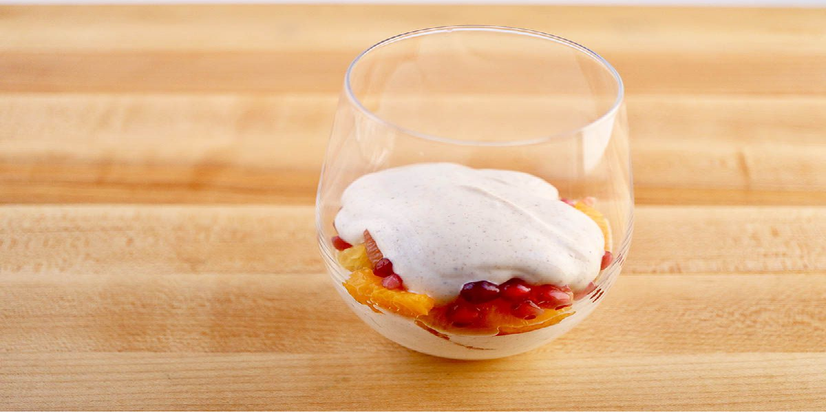 Receita de Sobremesa de iogurte grego com romã