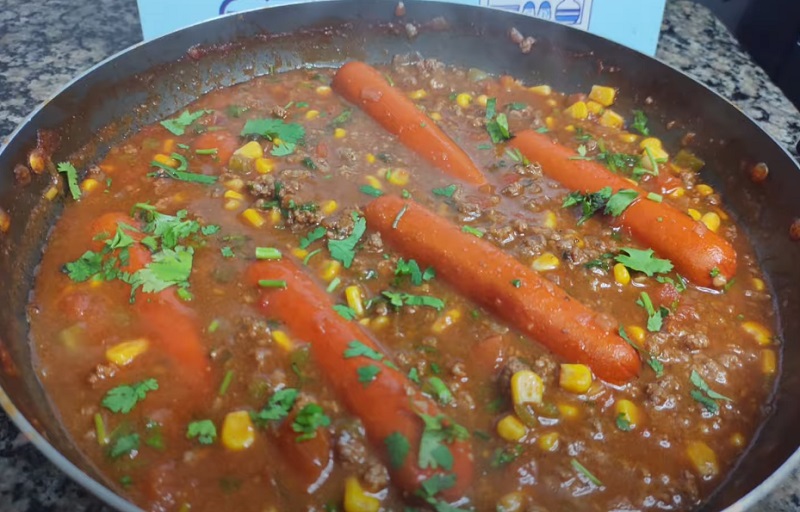 Molho de salsicha com carne moida