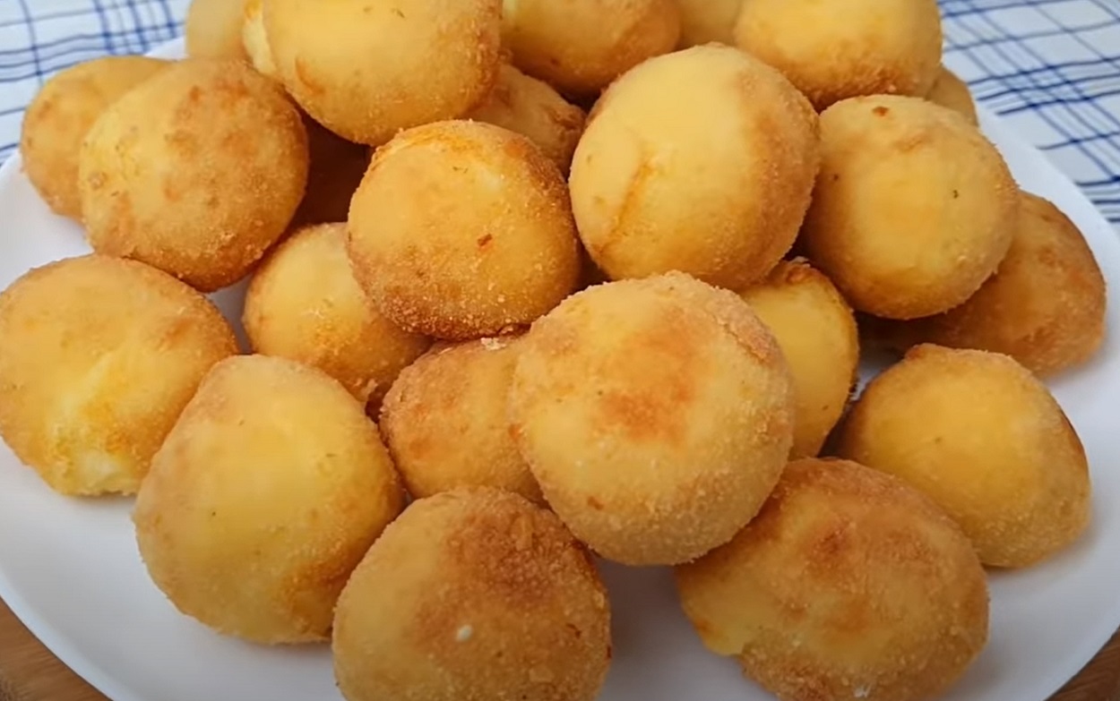Bolinho de arroz com queijo