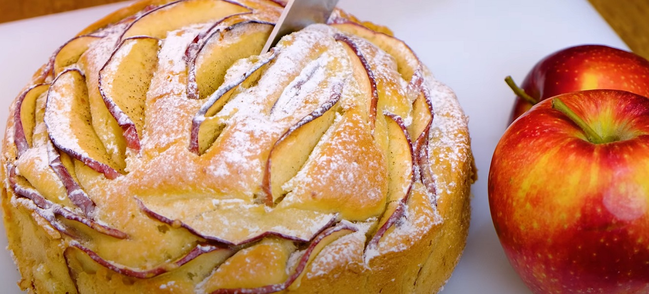Bolo de Maçã Fofinho Feito à Mão com Massa Caseira Barata