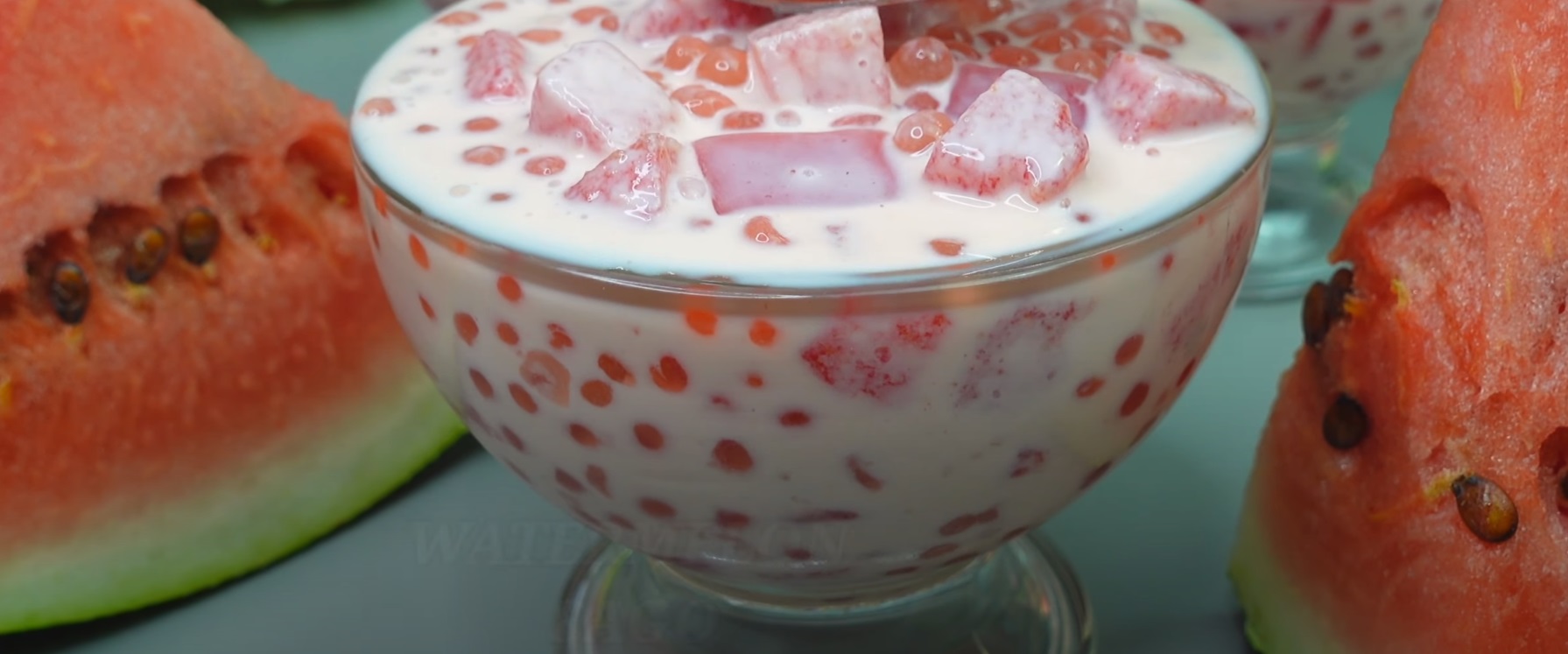 sagu de melancia e gelatina com leite condensado