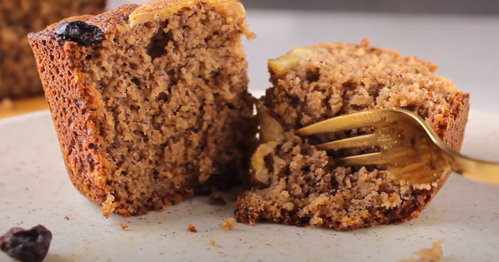 Bolo de Mascavo com uva passas