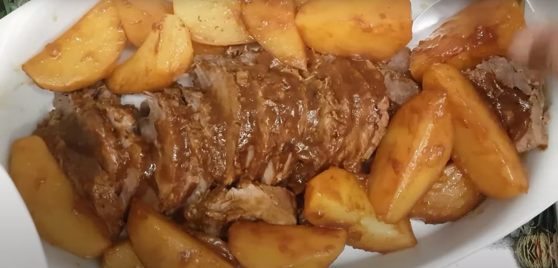 Filé mignon assado com batatas
