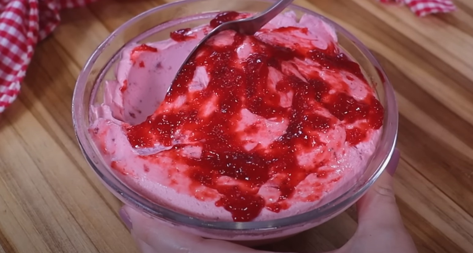 Mousse de morango para tortas