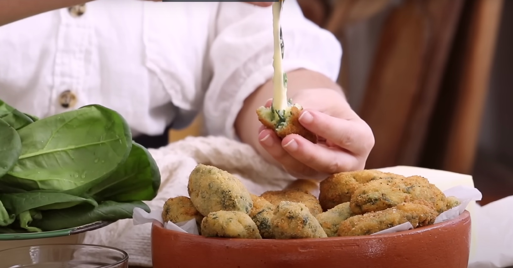 Croquete de Espinafre Recheado com Queijo