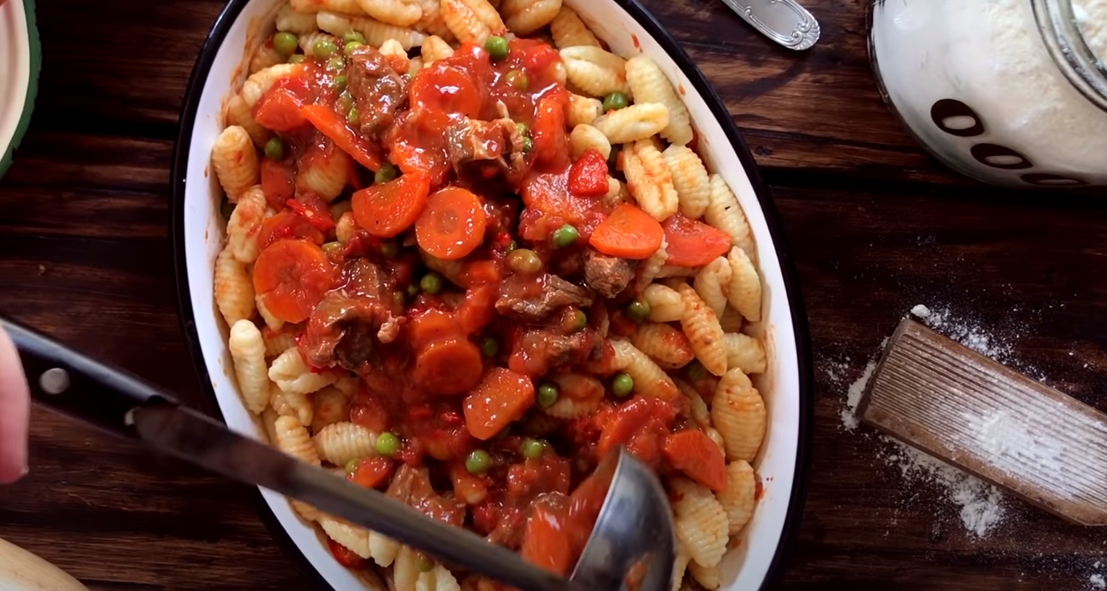Macarrão com Carne e Molho de Tomate
