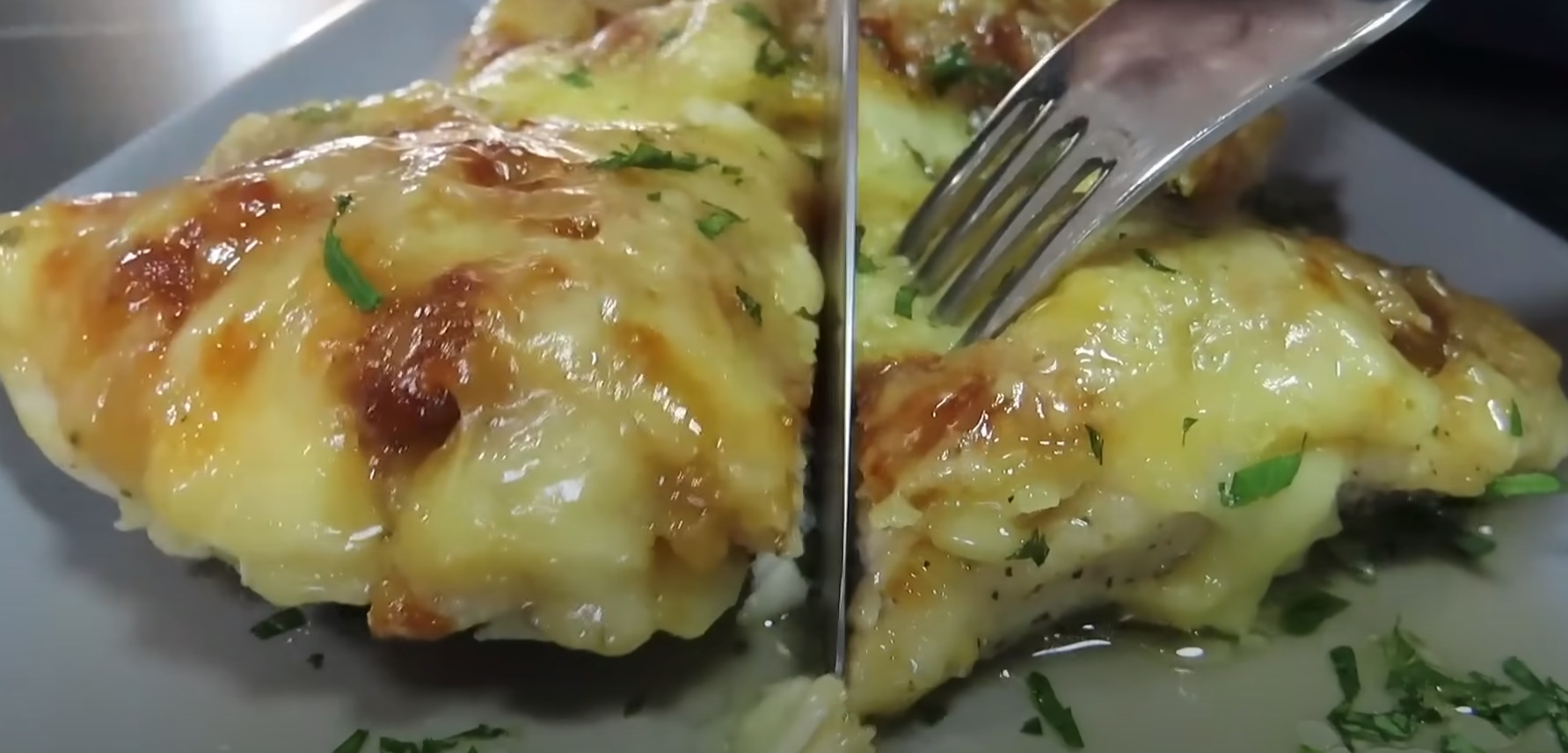 Peito de Frango Assado na Manteiga e Queijo