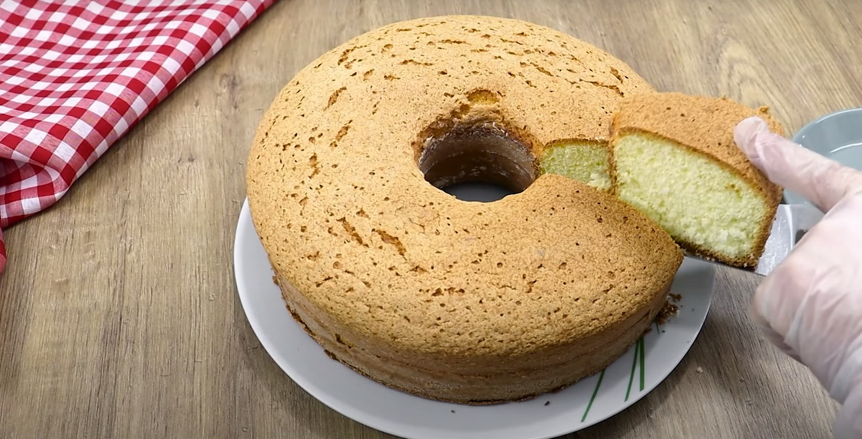 Bolo brevidade fofinho e simples caseiro