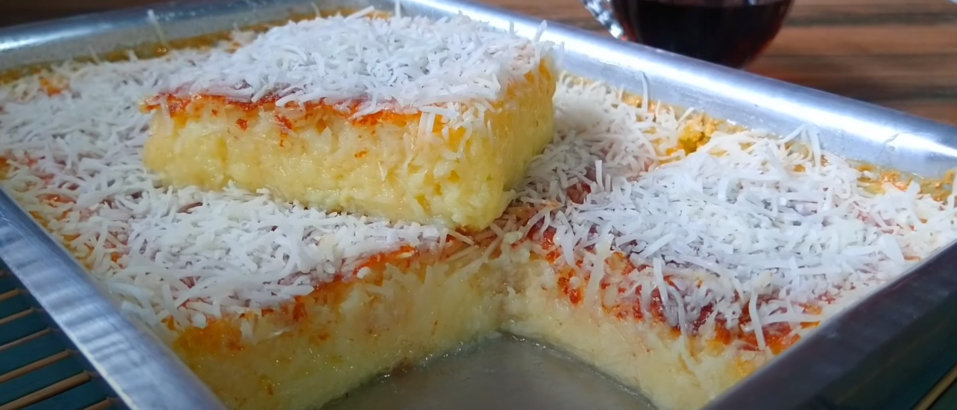 Bolo de Coco com Queijo Cremoso