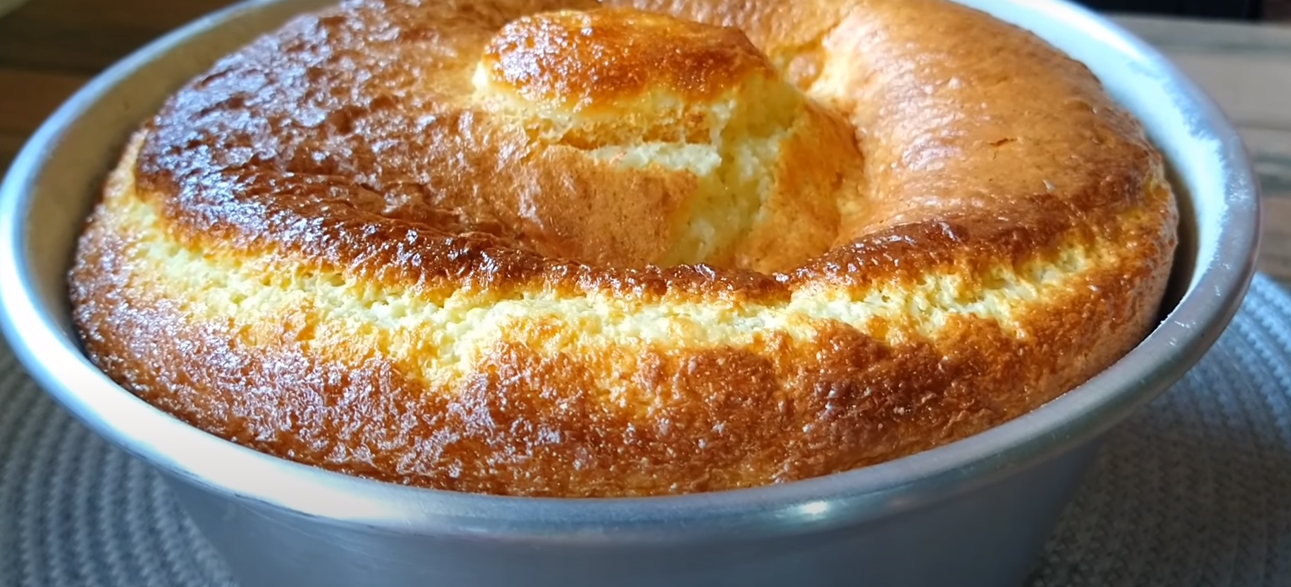 Bolo de trigo sem açúcar e sem ovos