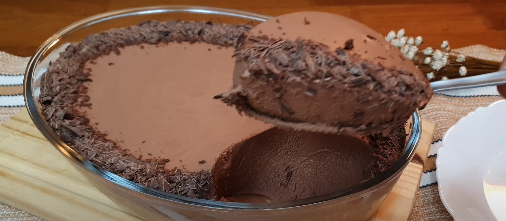 Mousse de chocolate cremoso de travessa