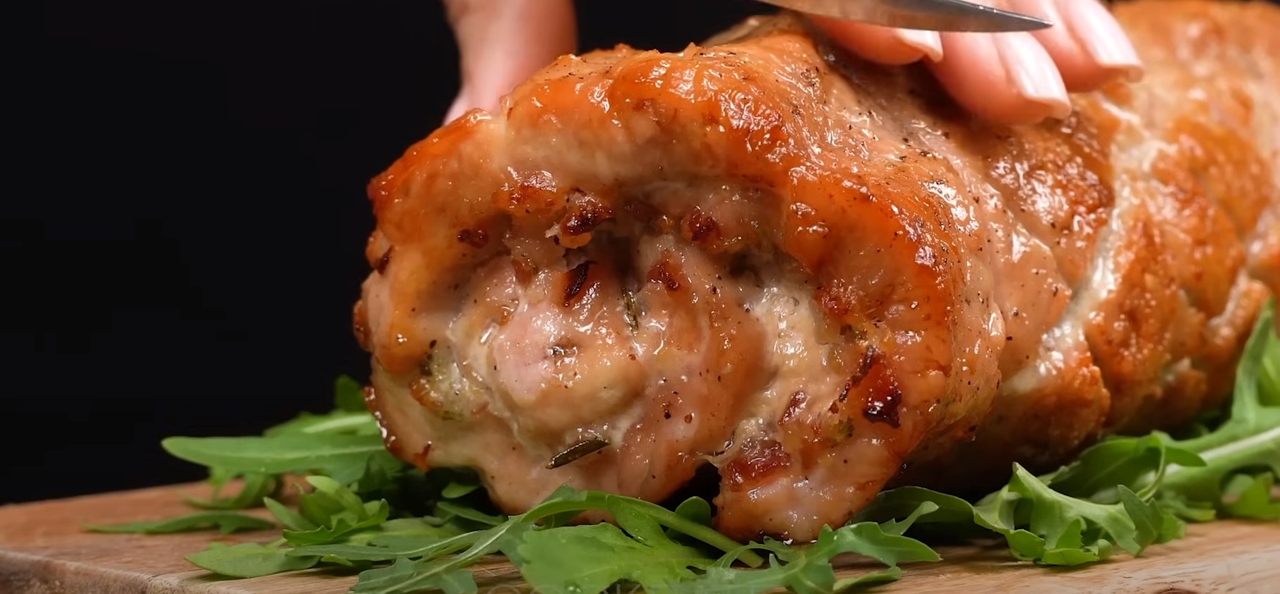 Rocambole de Frango Recheado com Bacon, Queijo e Calabresa