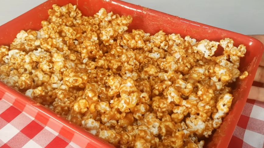 Pipoca caramelizada de leite condensado