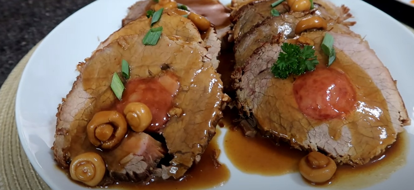 Lagarto Assado com Molho de Vinho e Cogumelo