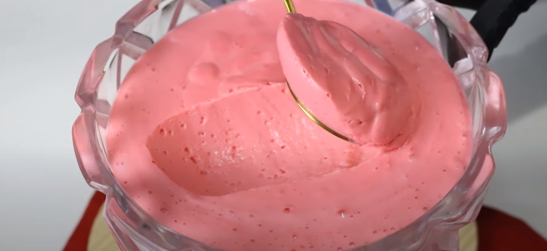 Mousse de Morango sem Ovo