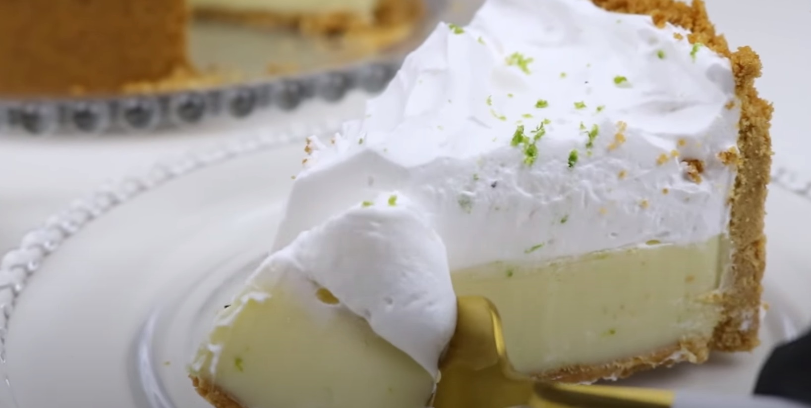 Torta de Mousse de Limão Cremoso com Massa de Bolacha e Maizena