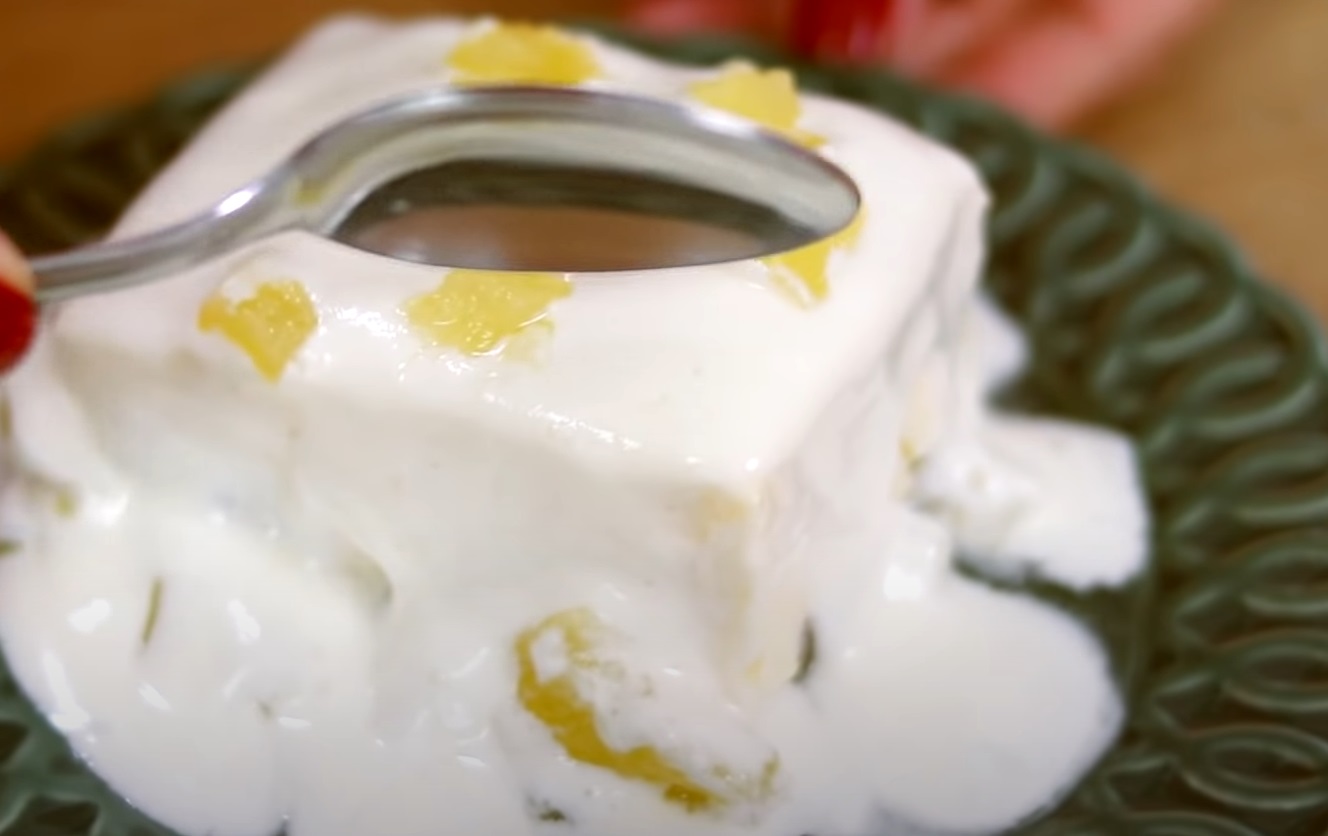 Torta de abacaxi com creme de sorvete