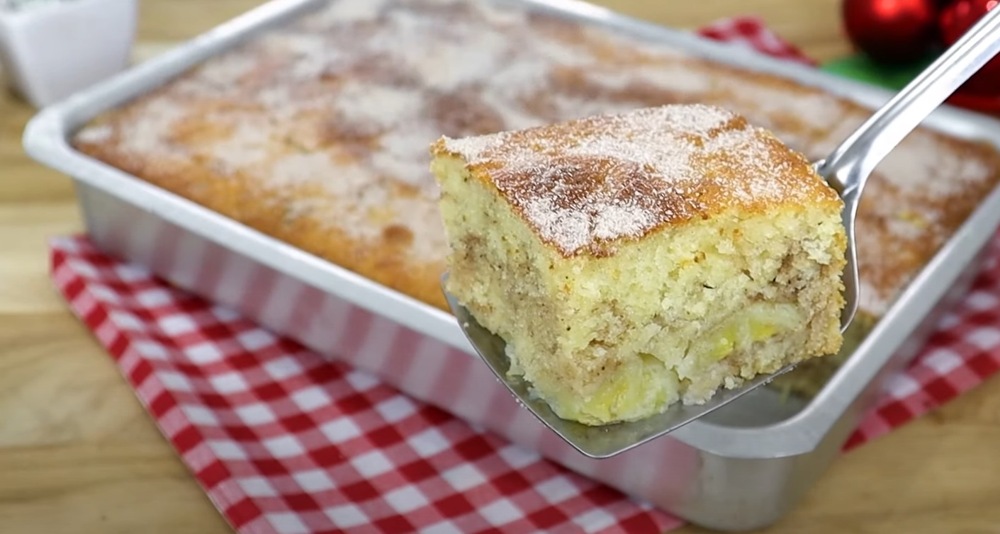 Bolo de banana com açucarado de canela