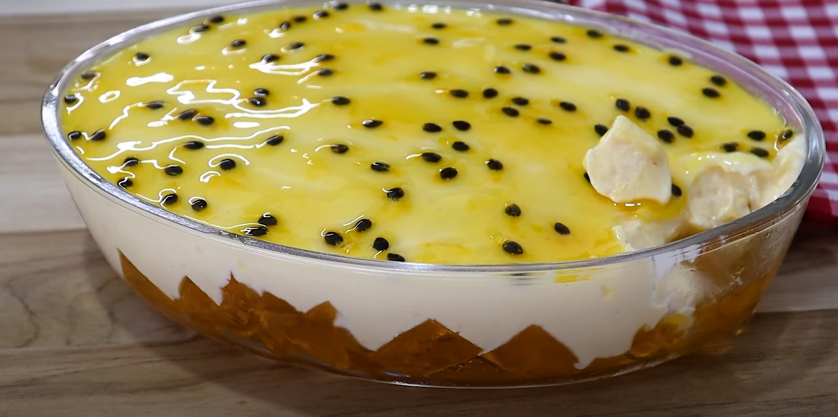 Pavê de Gelatina de Maracujá com Mousse de Maracujá